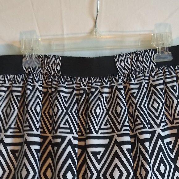 White House Black Market Geometric Print Skirt M - Picture 2 of 4